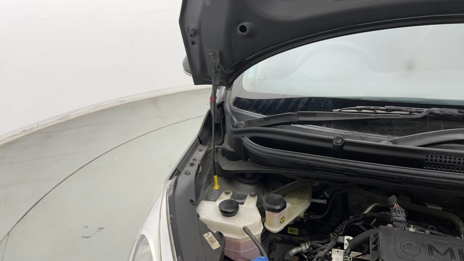 Used 2022 Hyundai Santro Sportz Petrol Manual engine ENGINE RIGHT SIDE HINGE & APRON VIEW