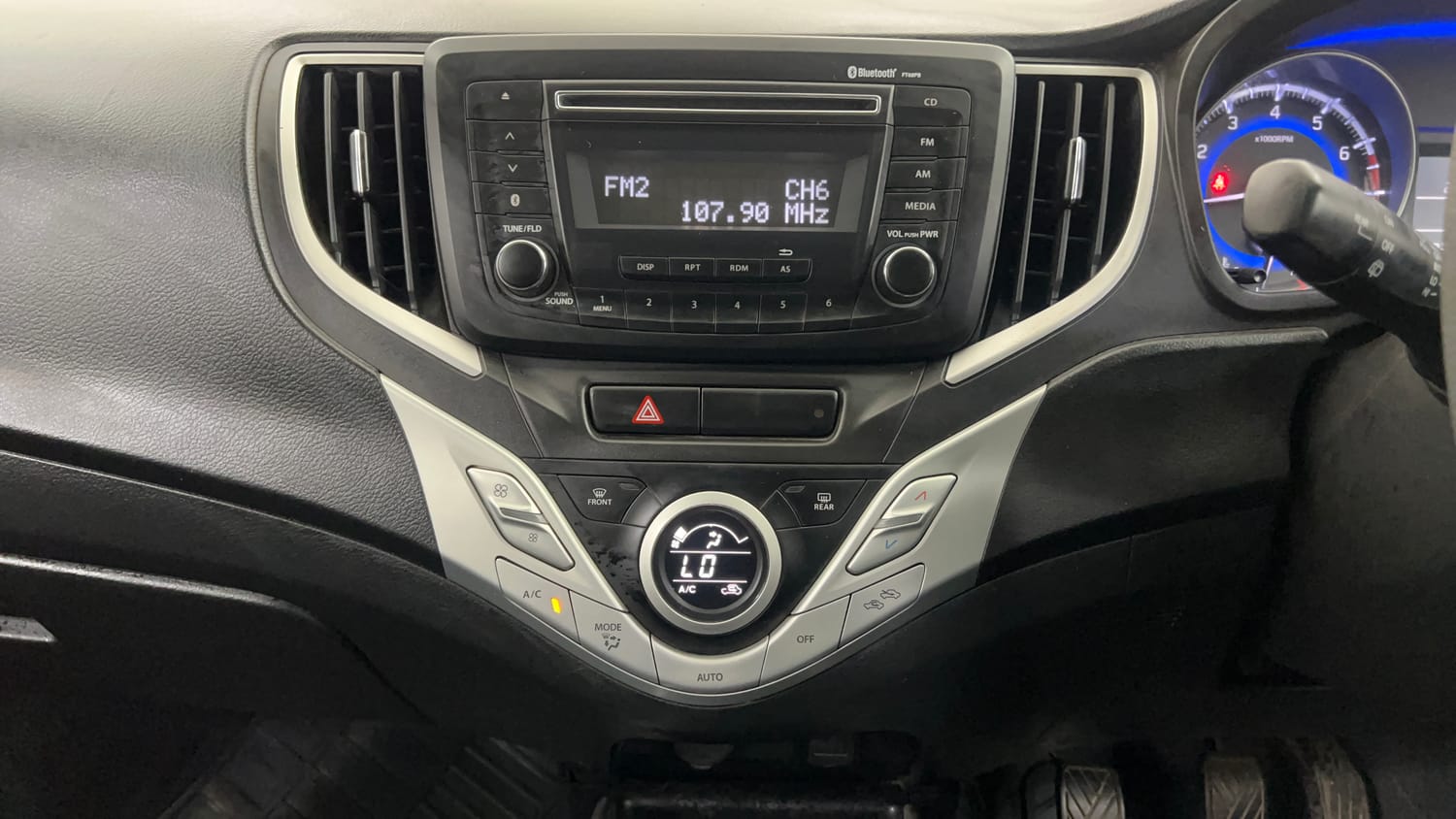 Used 2018 Maruti Suzuki Baleno Delta 1.2 Petrol Manual interior MUSIC SYSTEM & AC CONTROL VIEW