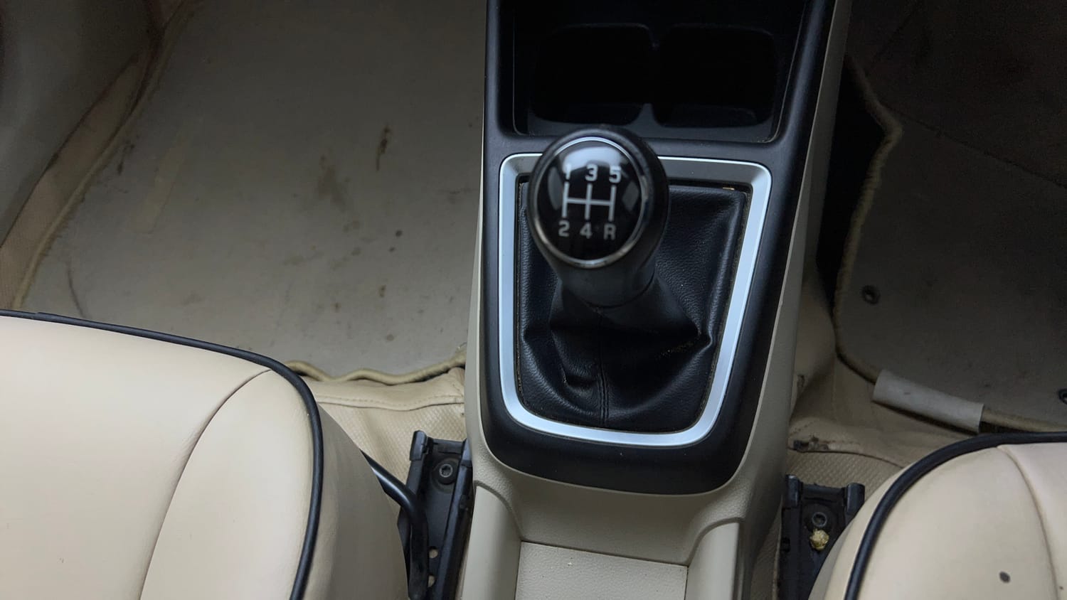 Used 2018 Maruti Suzuki Dzire VXi Petrol Manual interior GEAR  KNOB VIEW