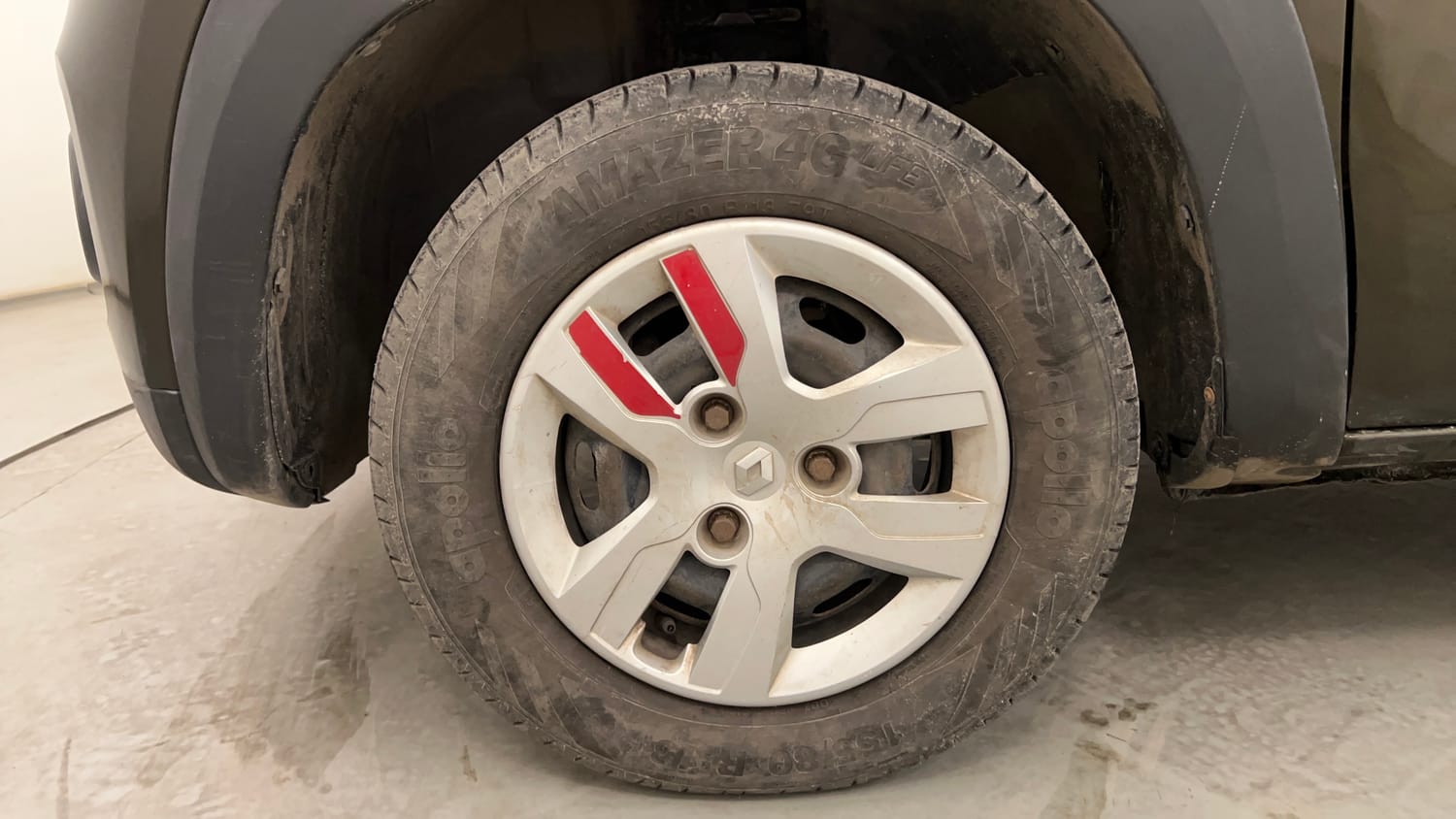 Used 2017 Renault Kwid RXL Live For More Edition Petrol Manual tyres LEFT FRONT TYRE RIM VIEW