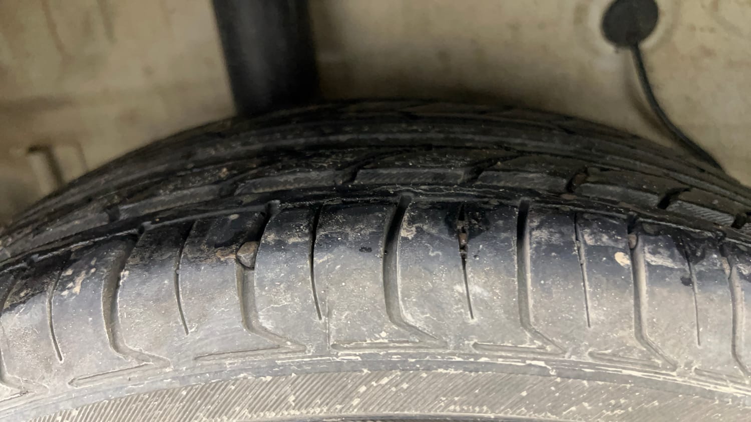 Used 2019 Maruti Suzuki Celerio X Zxi (O) AMT Petrol Automatic tyres RIGHT REAR TYRE TREAD VIEW