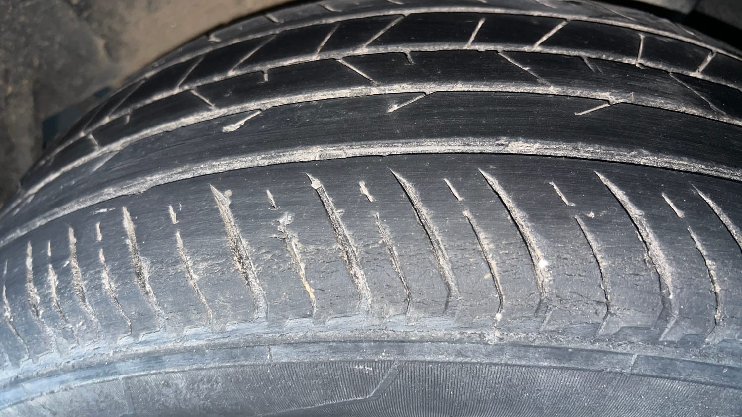 Used 2021 Nissan Magnite XV Premium Turbo Petrol Manual tyres LEFT REAR TYRE TREAD VIEW
