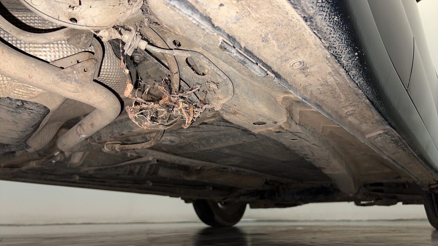 Used 2018 Maruti Suzuki Swift ZXi AMT Petrol Automatic extra REAR RIGHT UNDERBODY VIEW