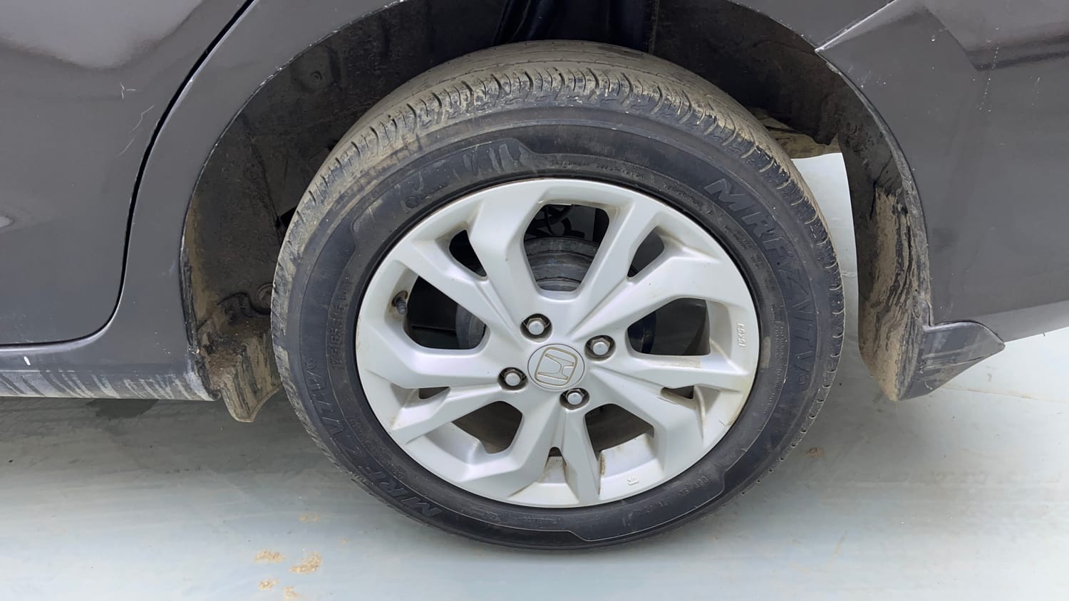 Used 2018 Honda Amaze 1.2 VX i-VTEC Petrol Manual tyres LEFT REAR TYRE RIM VIEW