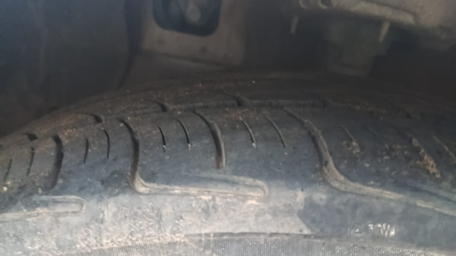 Used 2020 Hyundai Aura SX 1.2 Petrol Petrol Manual tyres LEFT FRONT TYRE TREAD VIEW