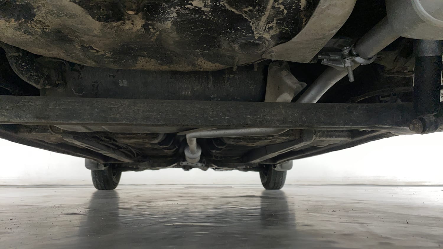 Used 2012 Hyundai i10 Sportz 1.2 Kappa2 Petrol Manual extra REAR UNDERBODY VIEW (TAKEN FROM REAR)
