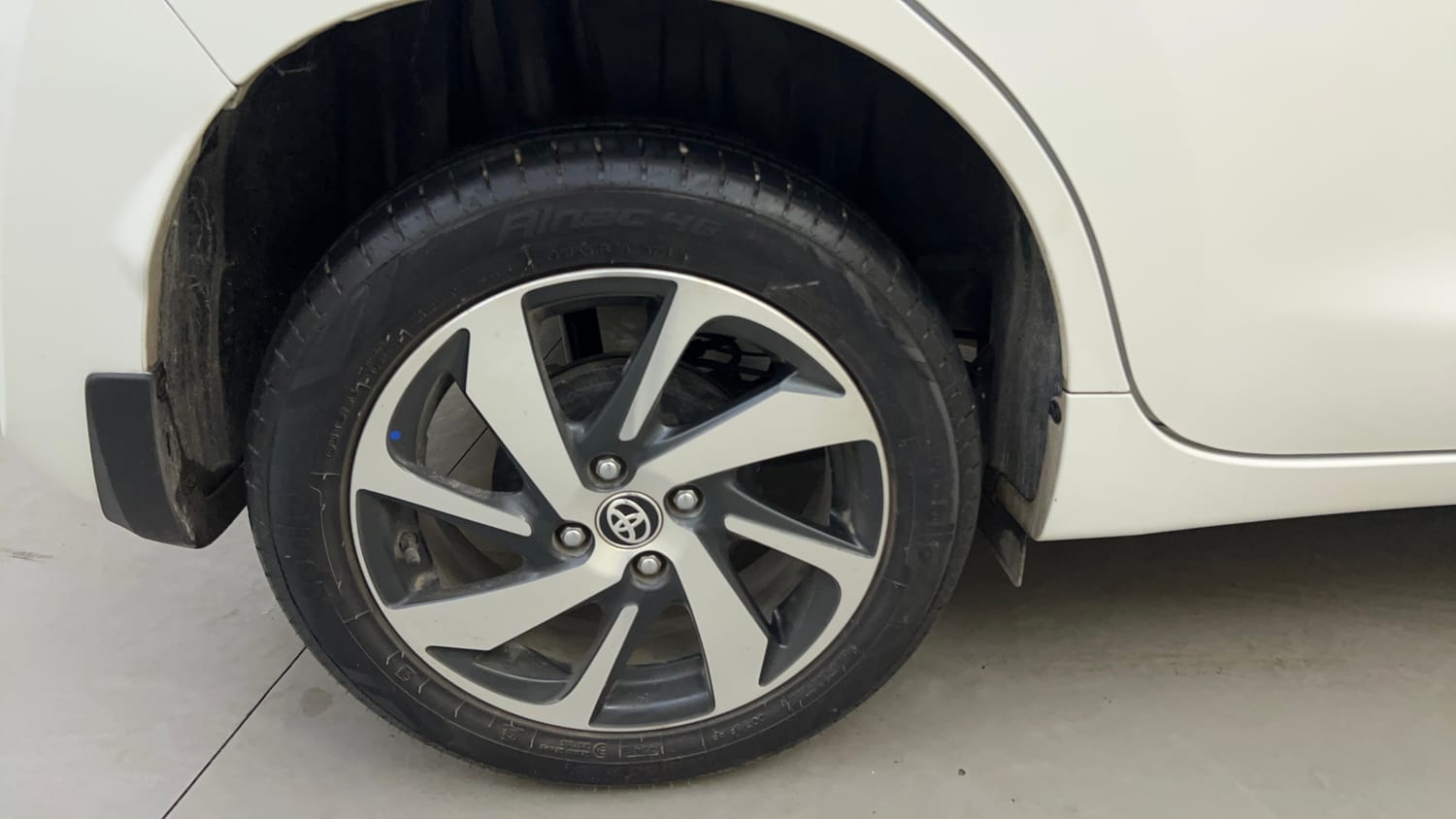 Used 2024 Toyota Glanza G Petrol Manual tyres RIGHT REAR TYRE RIM VIEW