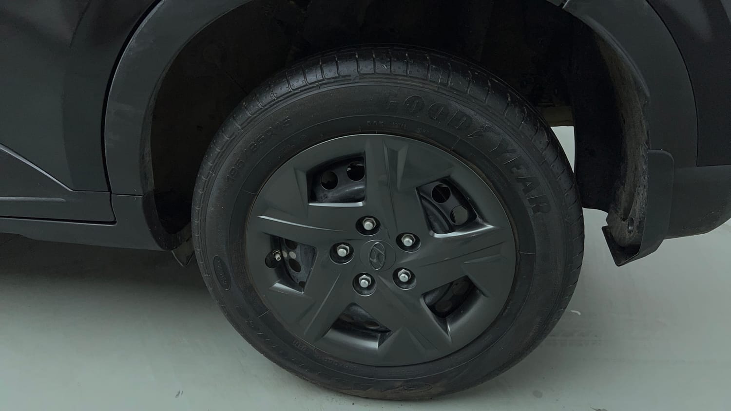 Used 2025 Hyundai Venue S Plus 1.2 Petrol MT Petrol Manual tyres LEFT REAR TYRE RIM VIEW