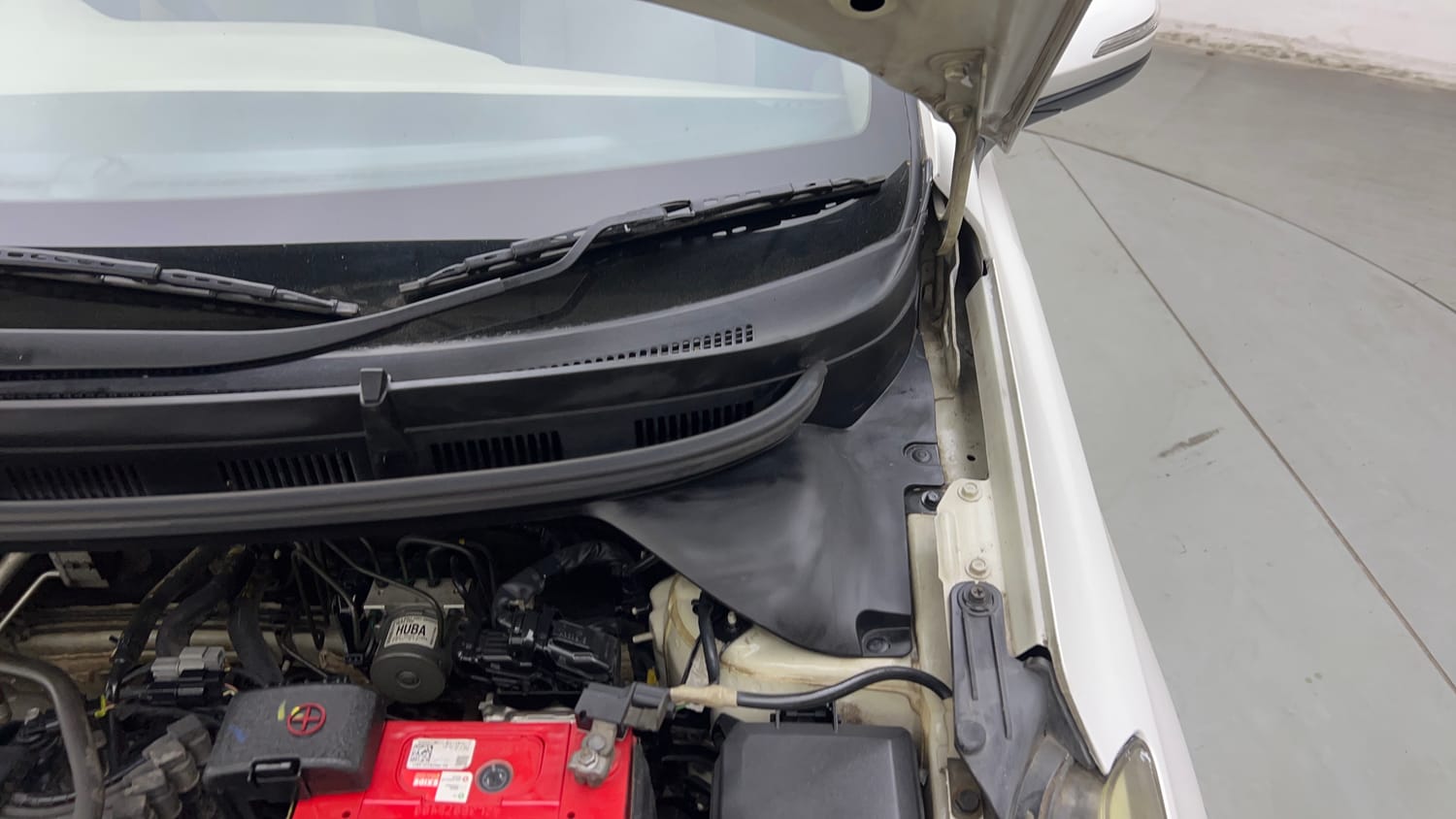 Used 2015 Hyundai Elite i20 Asta 1.2 Petrol Manual engine ENGINE LEFT SIDE HINGE & APRON VIEW