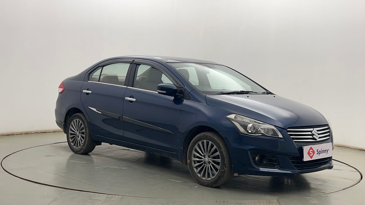 Used 2018 Maruti Suzuki Ciaz Alpha 1.4 MT Petrol Manual exterior RIGHT FRONT CORNER VIEW