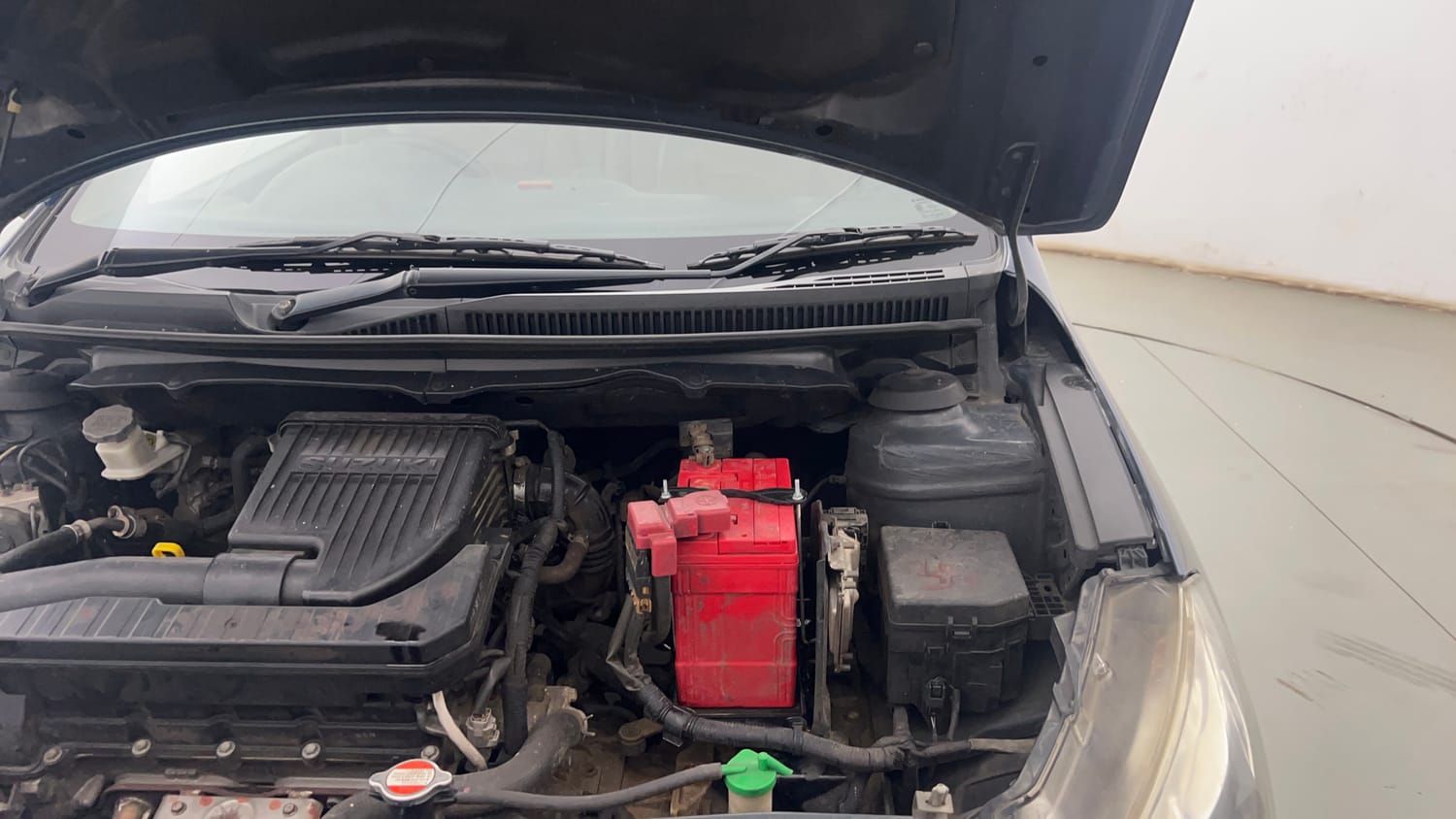 Used 2018 Maruti Suzuki Ciaz Alpha 1.4 MT Petrol Manual engine ENGINE LEFT SIDE HINGE & APRON VIEW
