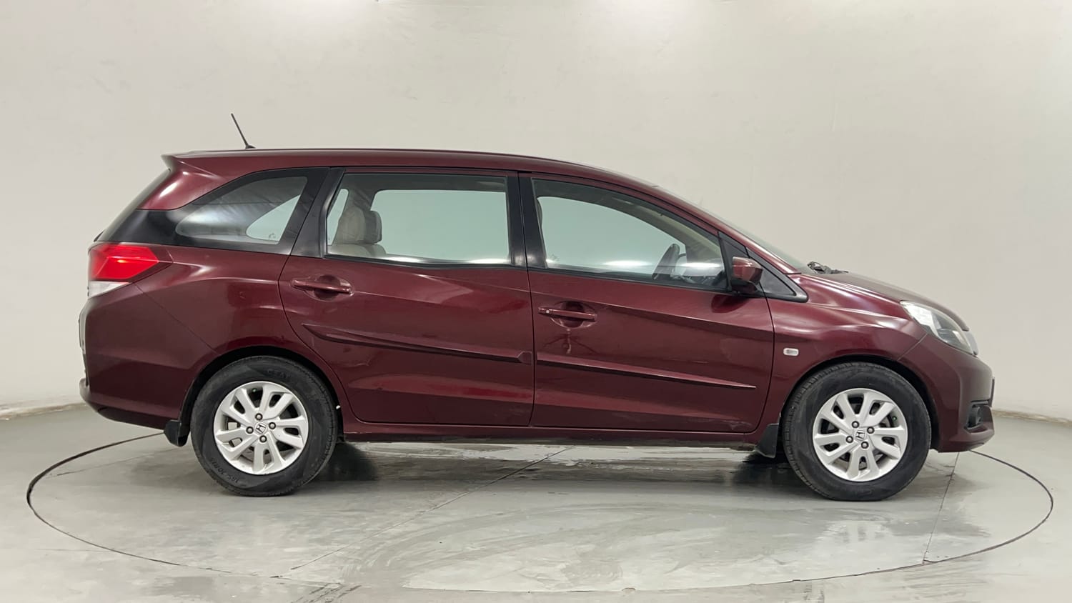 Used 2014 Honda Mobilio V (O) Petrol Petrol Manual exterior RIGHT SIDE VIEW