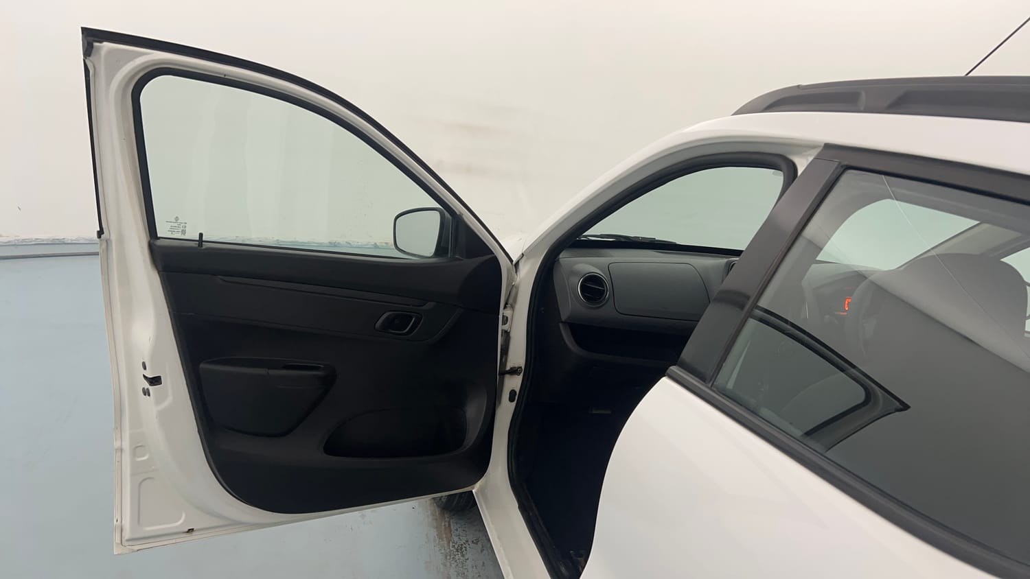 Used 2018 Renault Kwid RXT (O) 1.0 SCE Edition Petrol Manual interior LEFT FRONT DOOR OPEN VIEW