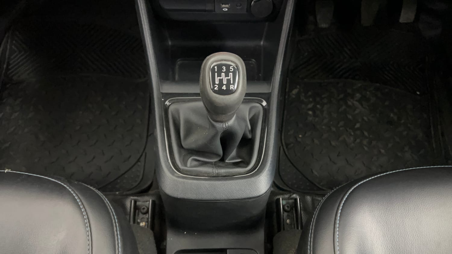 Used 2022 Tata Punch Adventure Rhythm Pack MT Petrol Manual interior GEAR  KNOB VIEW