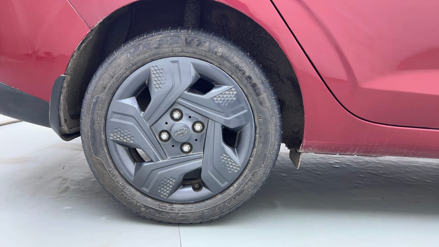 Used 2022 Hyundai Aura S 1.2 AMT Petrol Petrol Automatic tyres RIGHT REAR TYRE RIM VIEW
