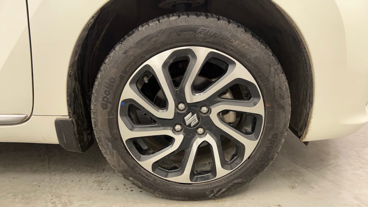 Used 2025 Maruti Suzuki Baleno Alpha AGS Petrol Automatic tyres RIGHT FRONT TYRE RIM VIEW