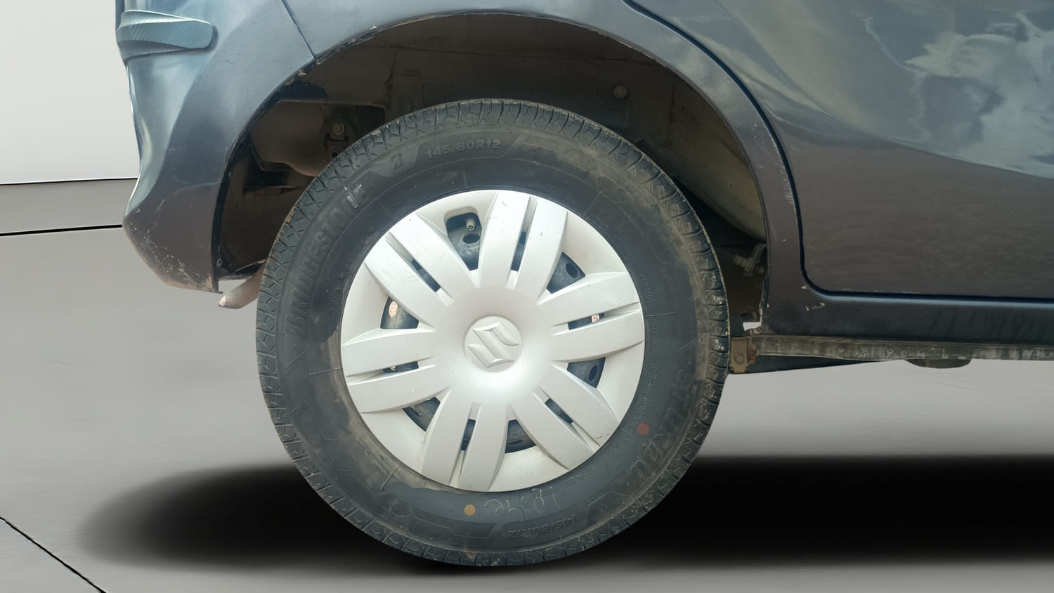 Used 2022 Maruti Suzuki Alto 800 VXi Petrol Manual tyres RIGHT REAR TYRE RIM VIEW