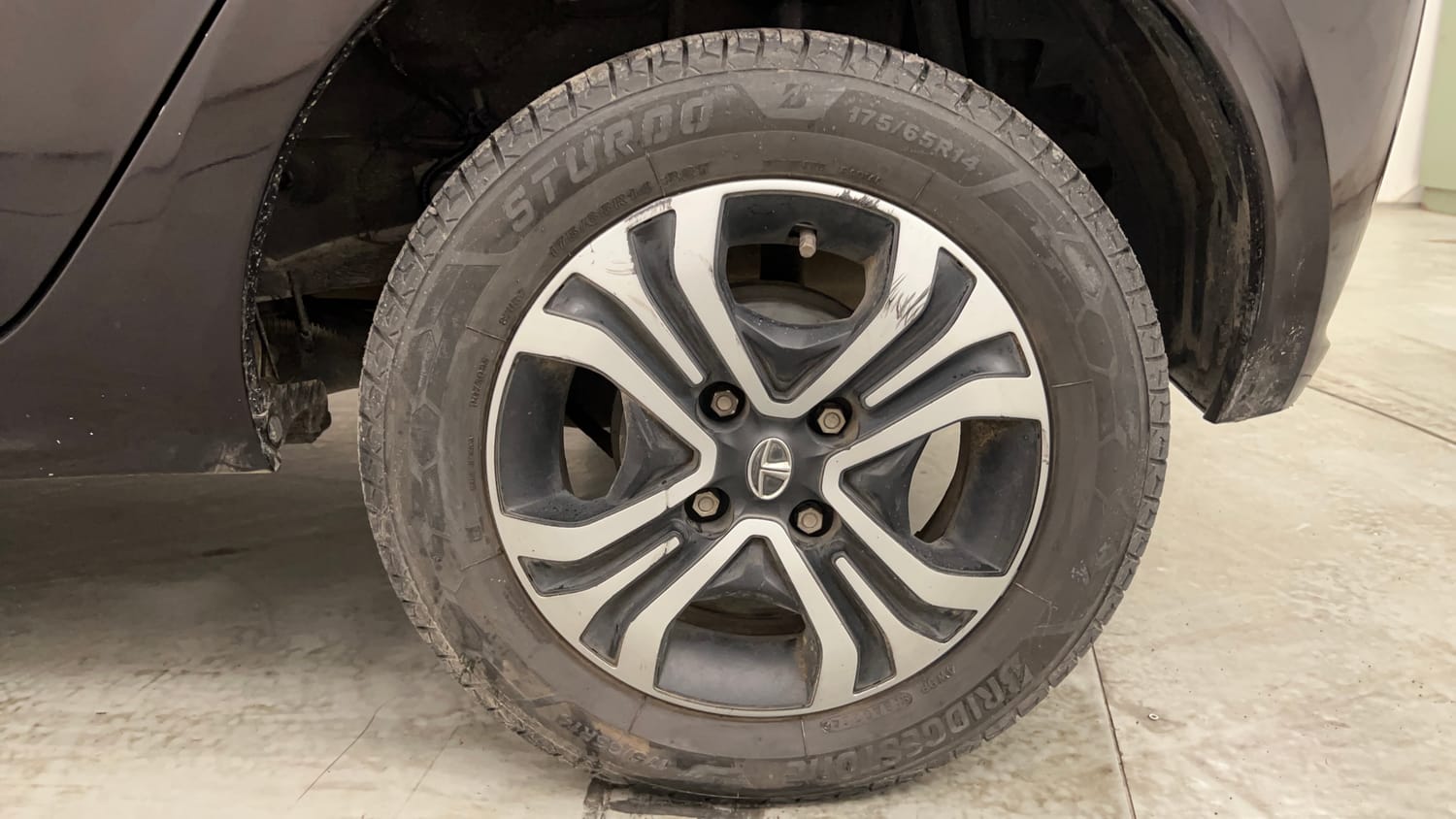 Used 2022 Tata Tiago XT CNG Cng Manual tyres LEFT REAR TYRE RIM VIEW