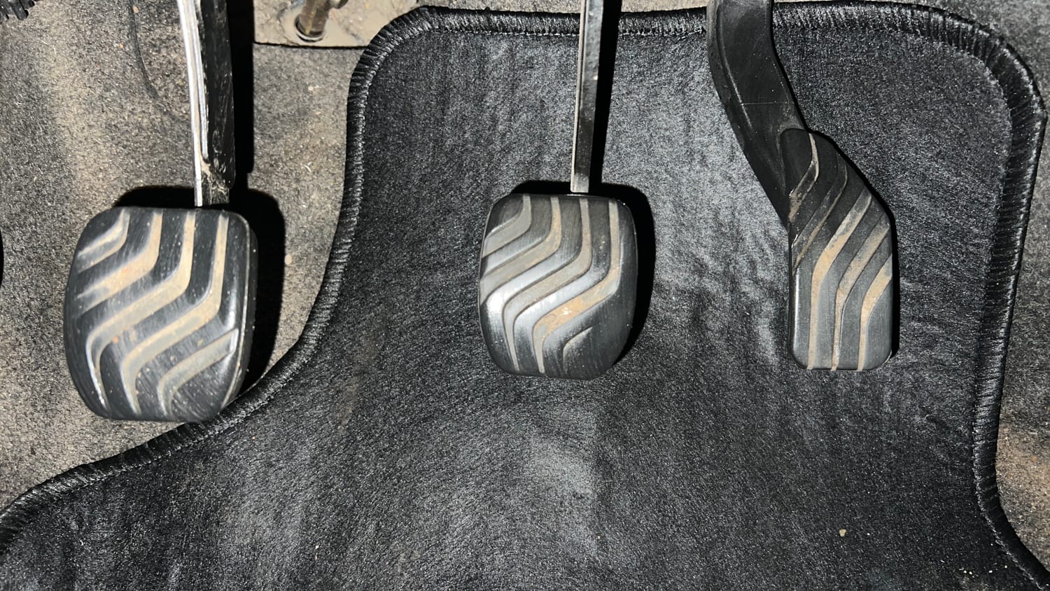 Used 2018 Renault Kwid RXT (O) 1.0 SCE Edition Petrol Manual interior PEDALS VIEW