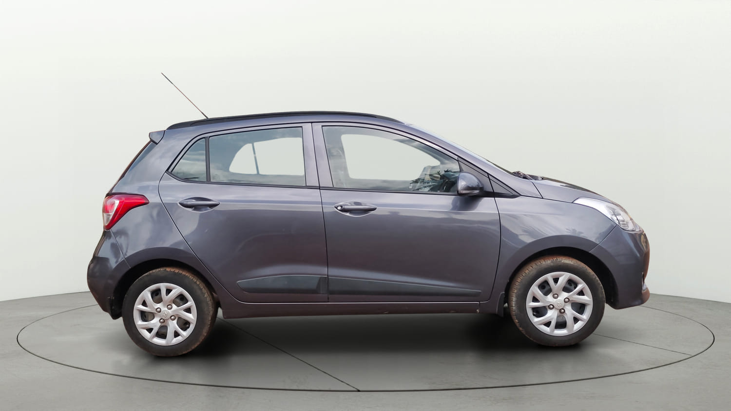 Used 2018 Hyundai Grand i10 Sportz 1.2 Kappa VTVT Petrol Manual exterior RIGHT SIDE VIEW
