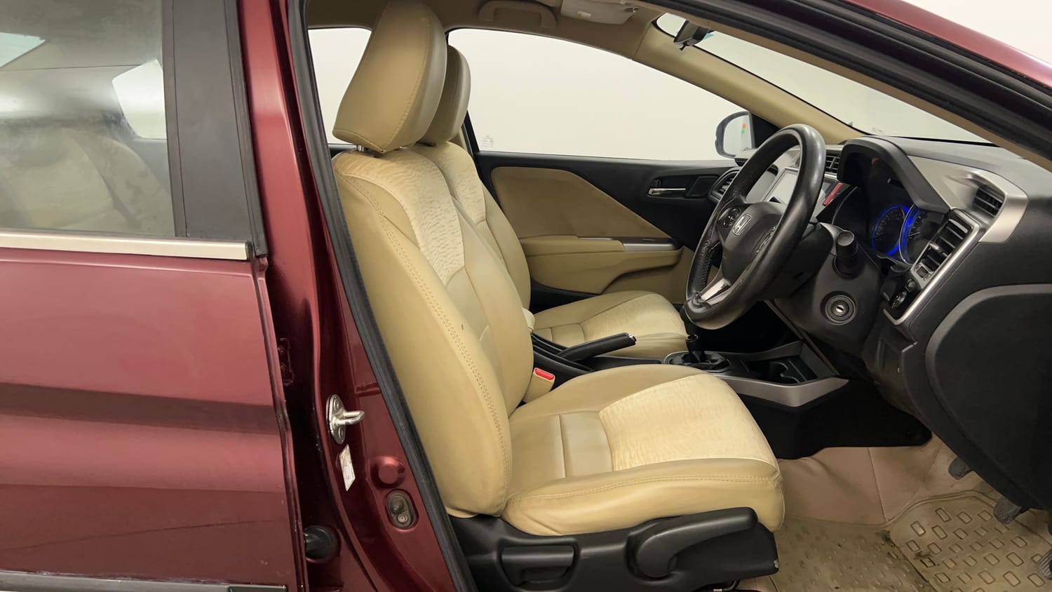 Used 2015 Honda City V Petrol Manual interior RIGHT SIDE FRONT DOOR CABIN VIEW