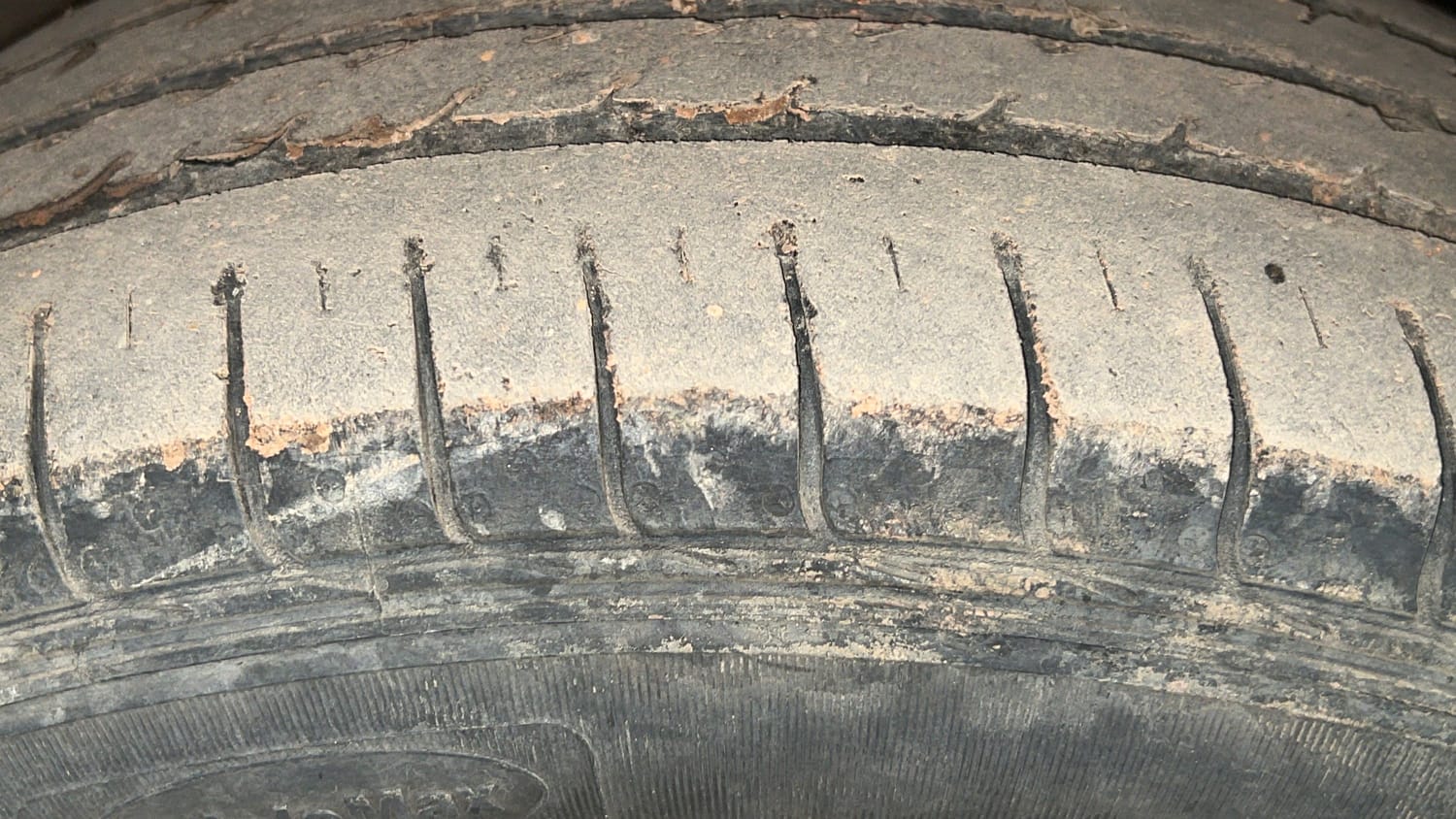 Used 2018 Hyundai Elite i20 Sportz 1.2 Petrol Manual tyres RIGHT FRONT TYRE TREAD VIEW