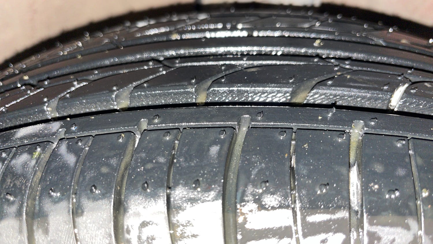 Used 2015 Maruti Suzuki Celerio VXi AMT Petrol Automatic tyres RIGHT FRONT TYRE TREAD VIEW