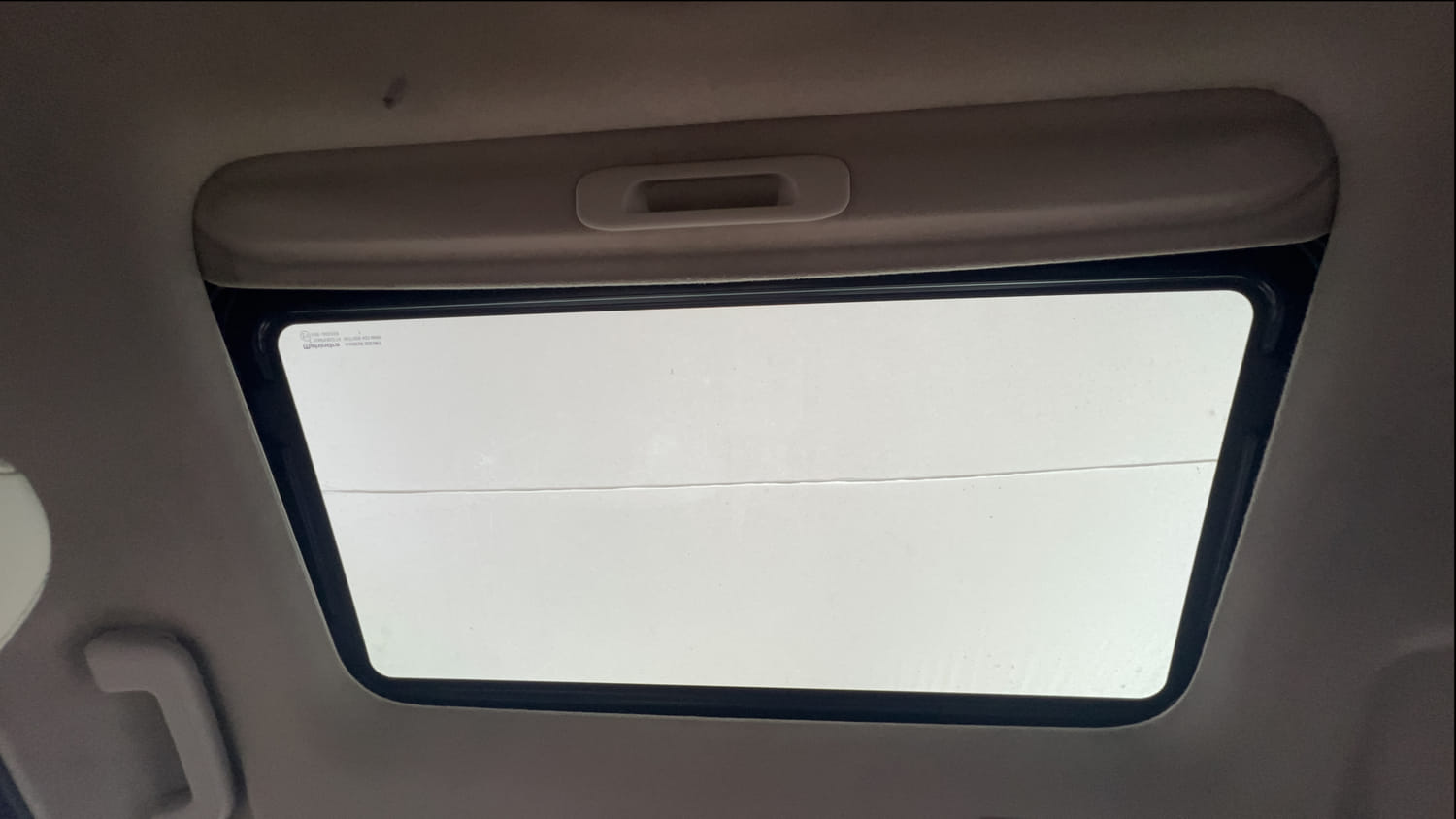 Used 2022 Mahindra XUV 300 W8 (O) 1.5 Diesel Diesel Manual top_features Sunroof
