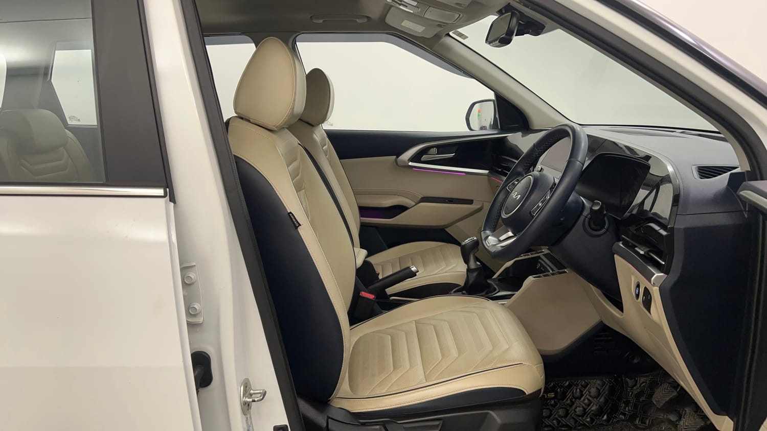 Used 2023 Kia Carens Luxury Plus 1.4 Petrol 7 STR Petrol Manual interior RIGHT SIDE FRONT DOOR CABIN VIEW