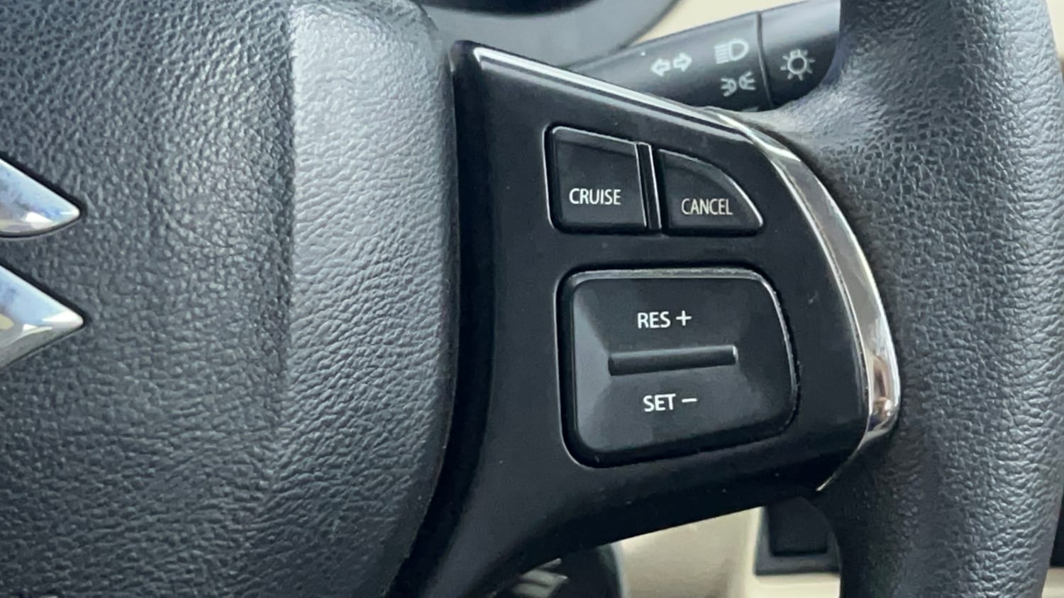 Used 2018 Maruti Suzuki Ciaz Delta Hybrid 1.5 Petrol Manual top_features Cruise control
