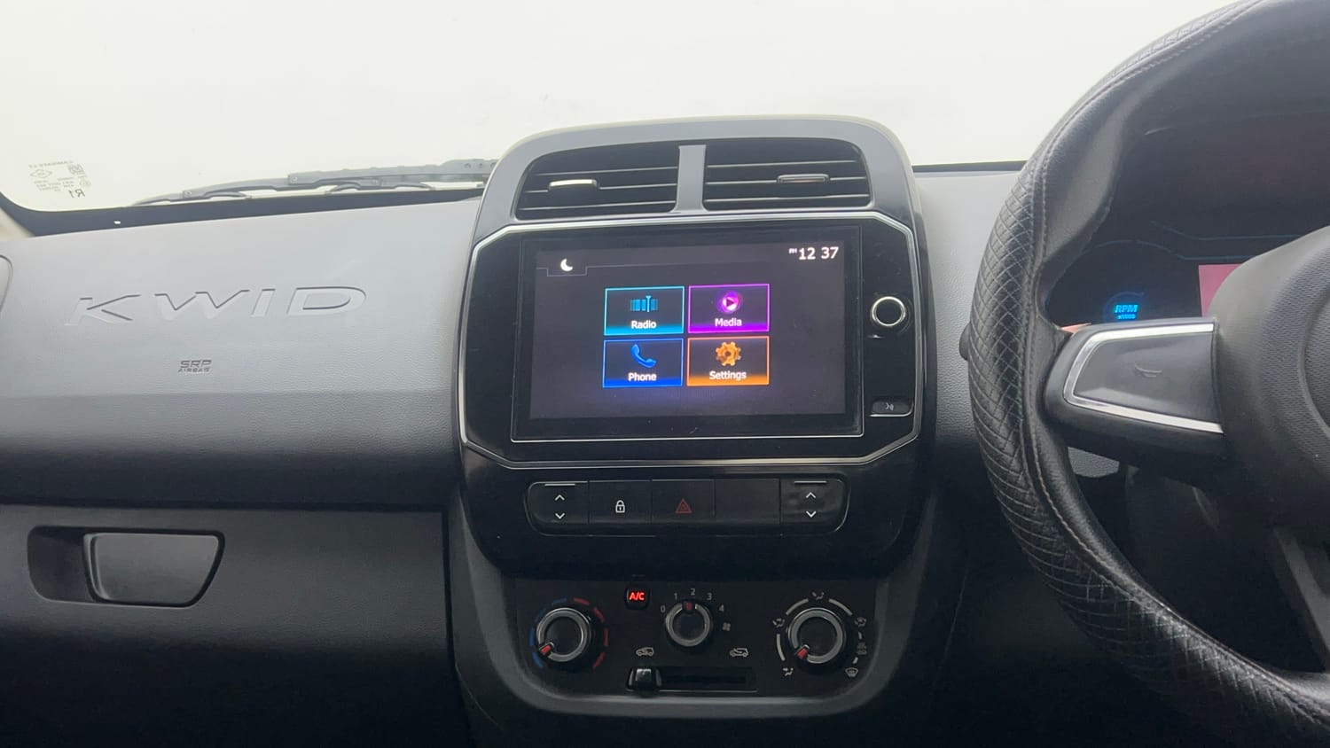 Used 2020 Renault Kwid RXT 1.0 Opt Petrol Manual interior MUSIC SYSTEM & AC CONTROL VIEW