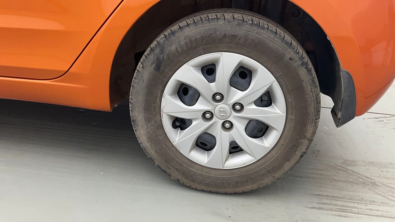 Used 2018 Hyundai Elite i20 Sportz 1.2 Petrol Manual tyres LEFT REAR TYRE RIM VIEW
