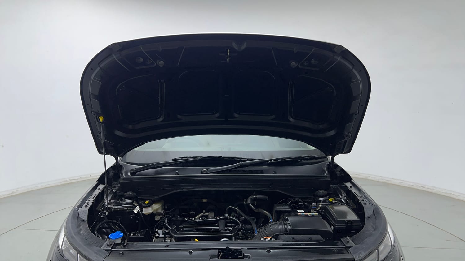 Used 2025 Hyundai Venue S Plus 1.2 Petrol MT Petrol Manual engine ENGINE & BONNET OPEN FRONT VIEW