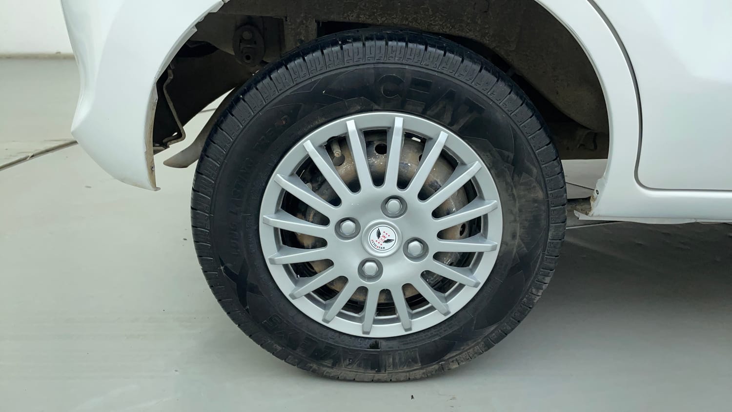 Used 2014 Maruti Suzuki Alto 800 Lxi Petrol Manual tyres RIGHT REAR TYRE RIM VIEW
