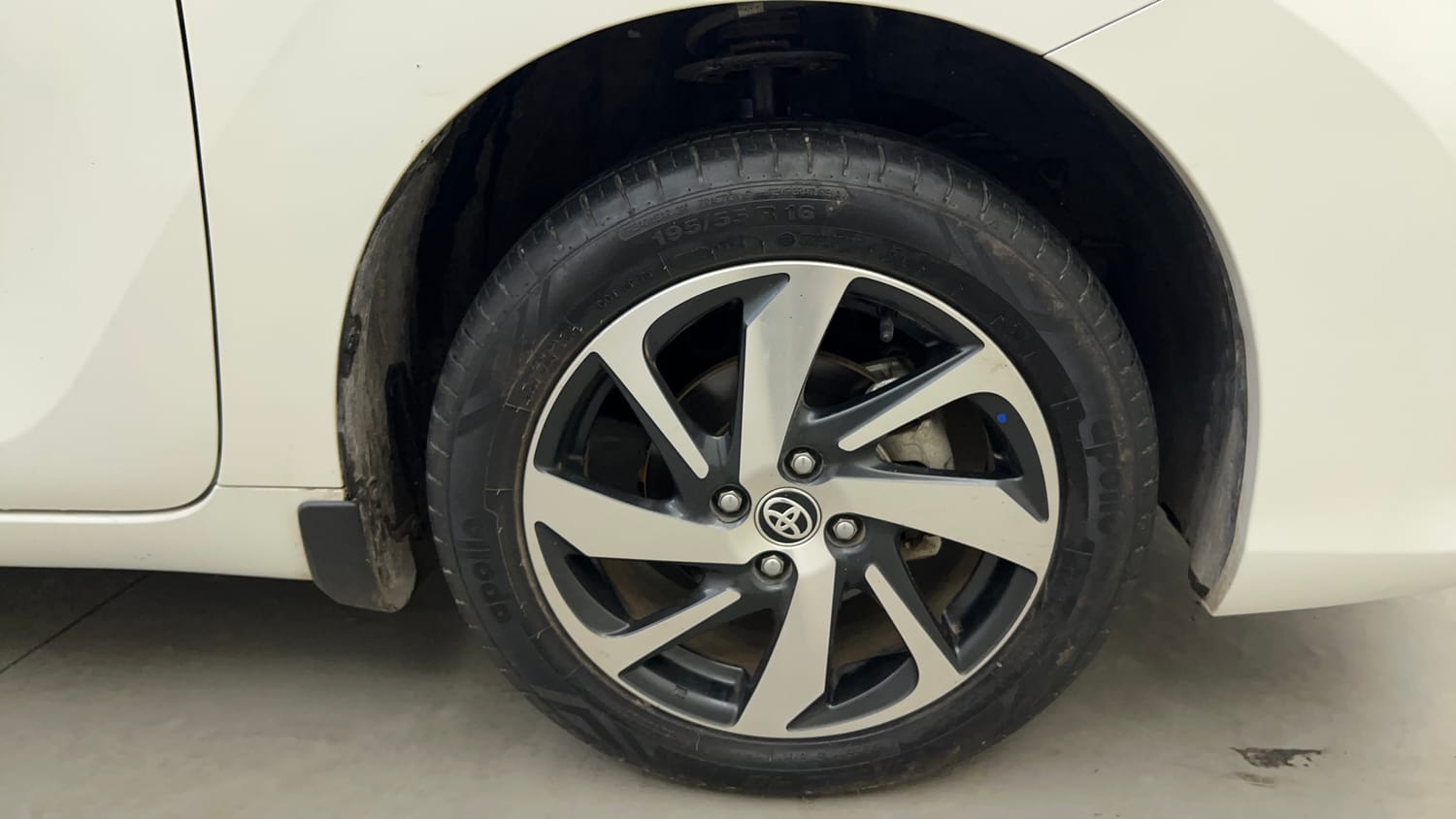 Used 2024 Toyota Glanza G Petrol Manual tyres RIGHT FRONT TYRE RIM VIEW