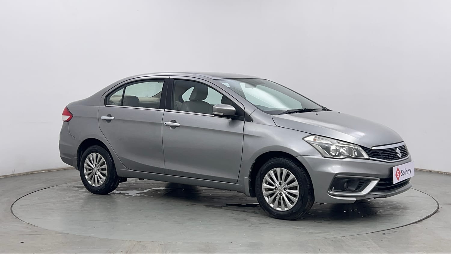 Used 2018 Maruti Suzuki Ciaz Delta Hybrid 1.5 Petrol Manual exterior RIGHT FRONT CORNER VIEW