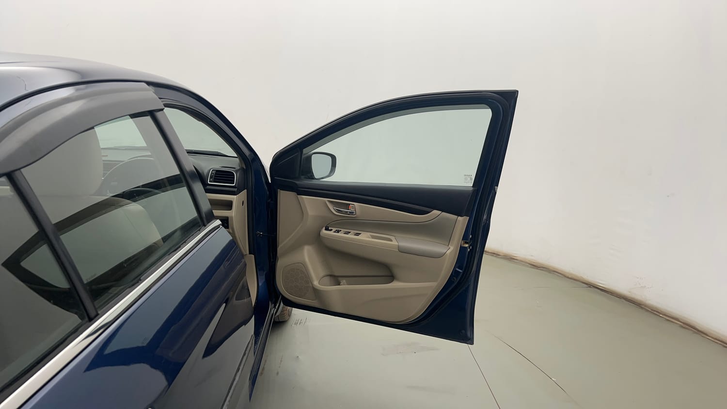 Used 2018 Maruti Suzuki Ciaz Alpha 1.4 MT Petrol Manual interior RIGHT FRONT DOOR OPEN VIEW