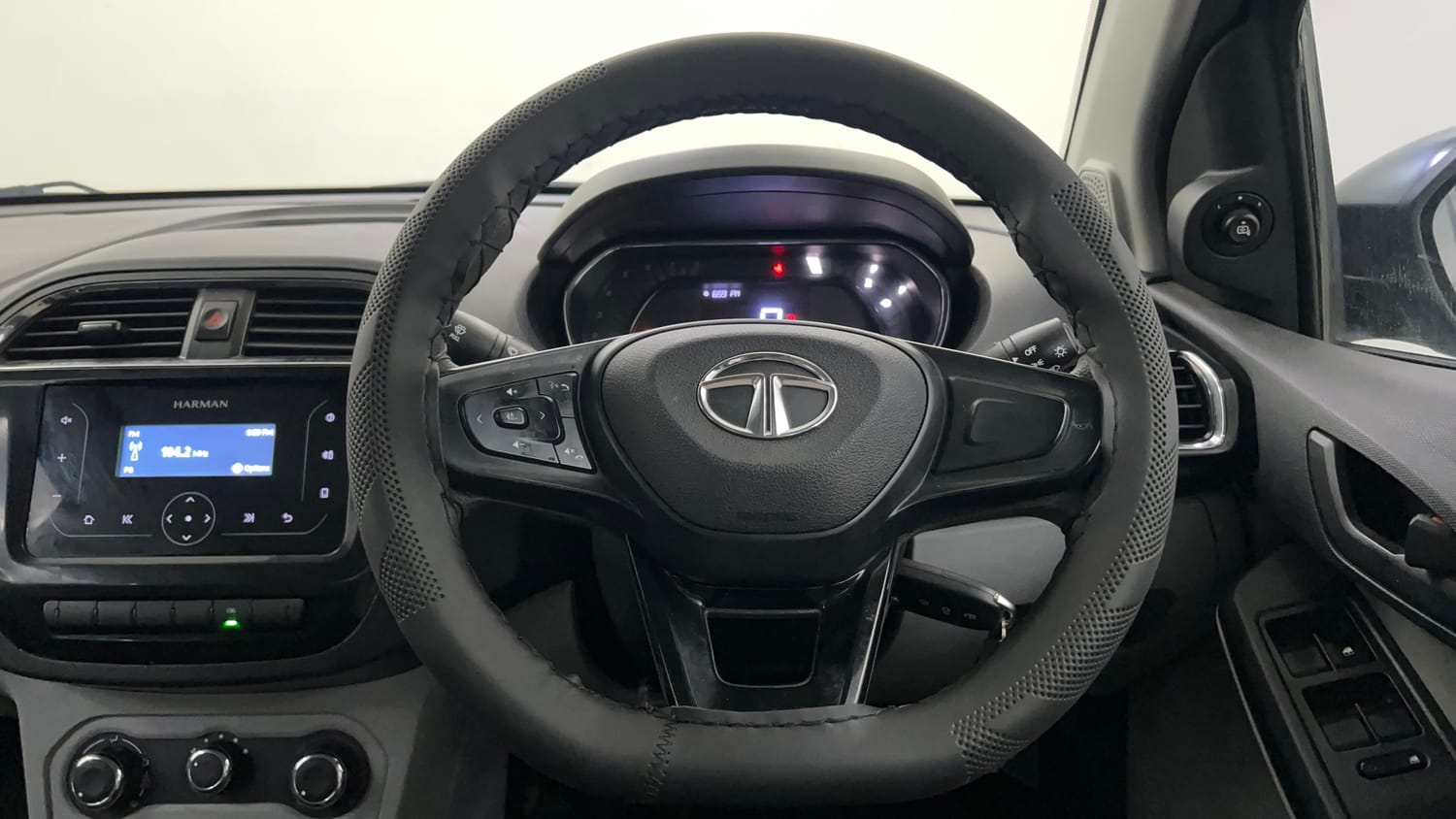 Used 2022 Tata Tiago XT CNG Cng Manual interior STEERING VIEW