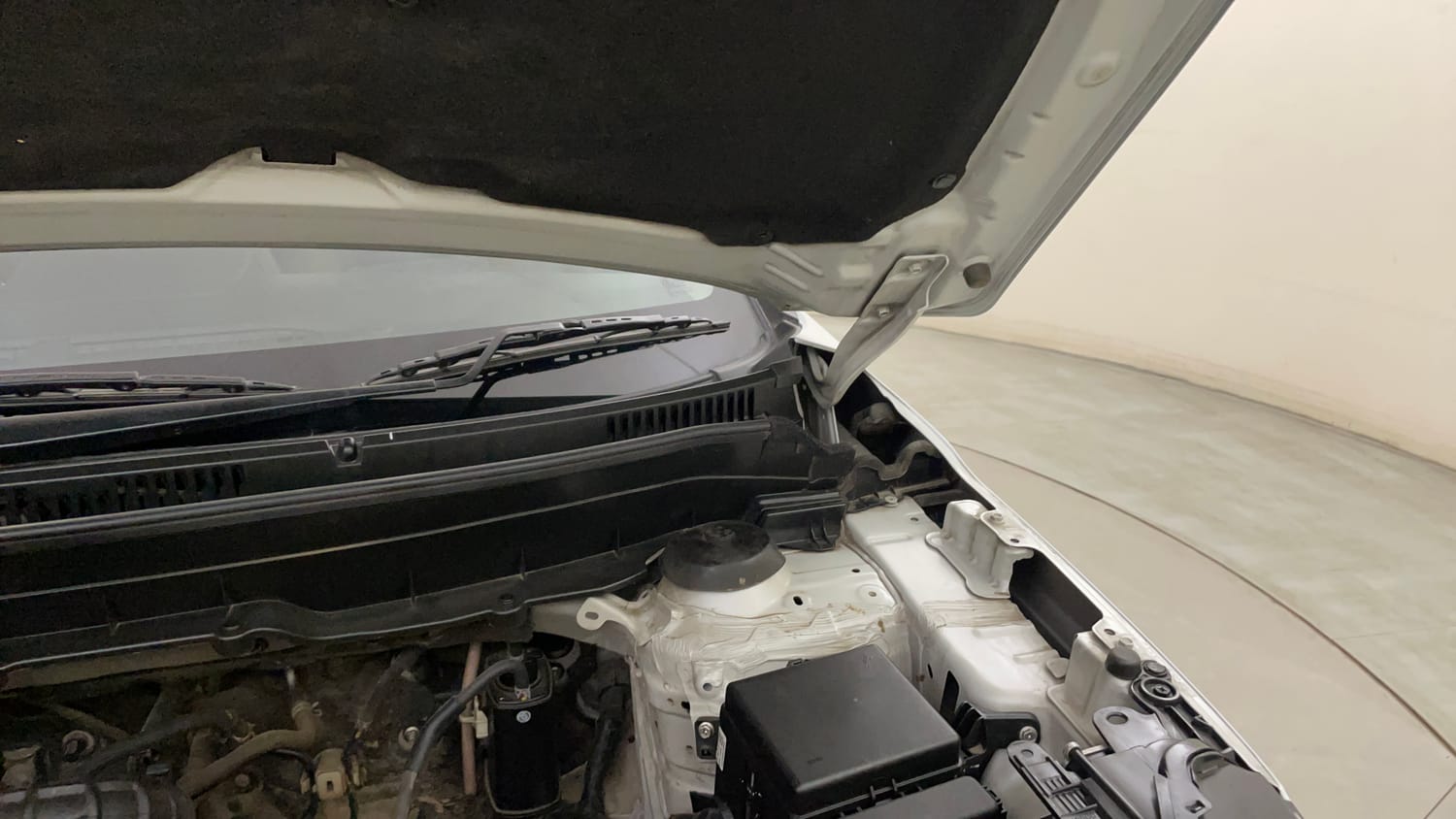 Used 2023 Maruti Suzuki Brezza ZXI AT Petrol Automatic engine ENGINE LEFT SIDE HINGE & APRON VIEW