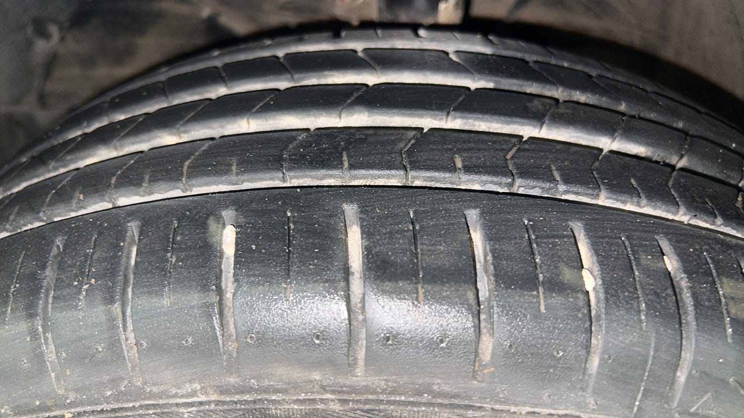 Used 2024 Toyota Glanza G Petrol Manual tyres LEFT FRONT TYRE TREAD VIEW