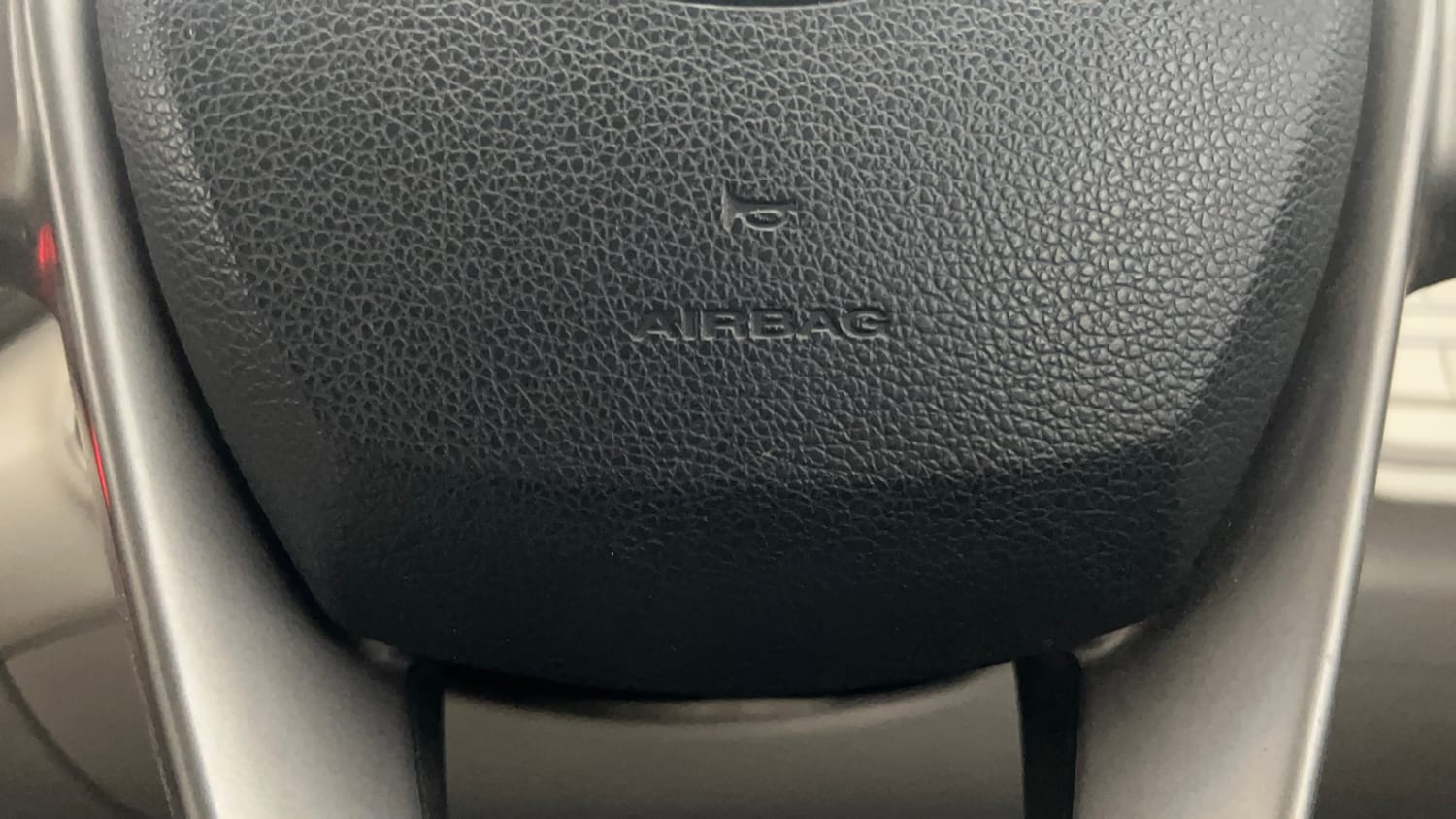 Used 2022 Mahindra XUV 300 W8 (O) 1.5 Diesel Diesel Manual top_features Airbags
