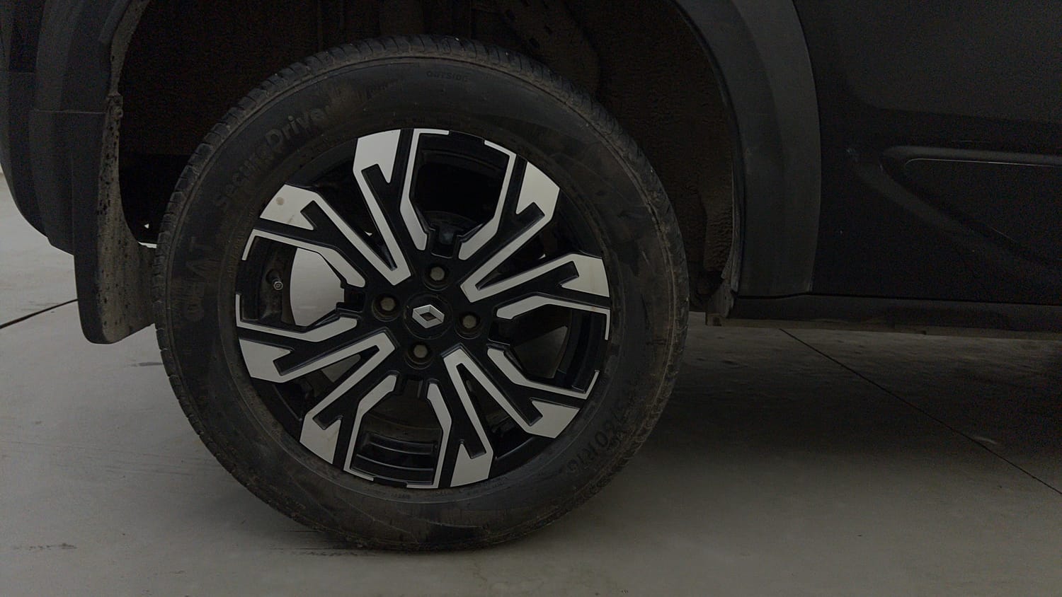 Used 2023 Renault Kiger RXT (O) AMT Petrol Automatic tyres RIGHT REAR TYRE RIM VIEW