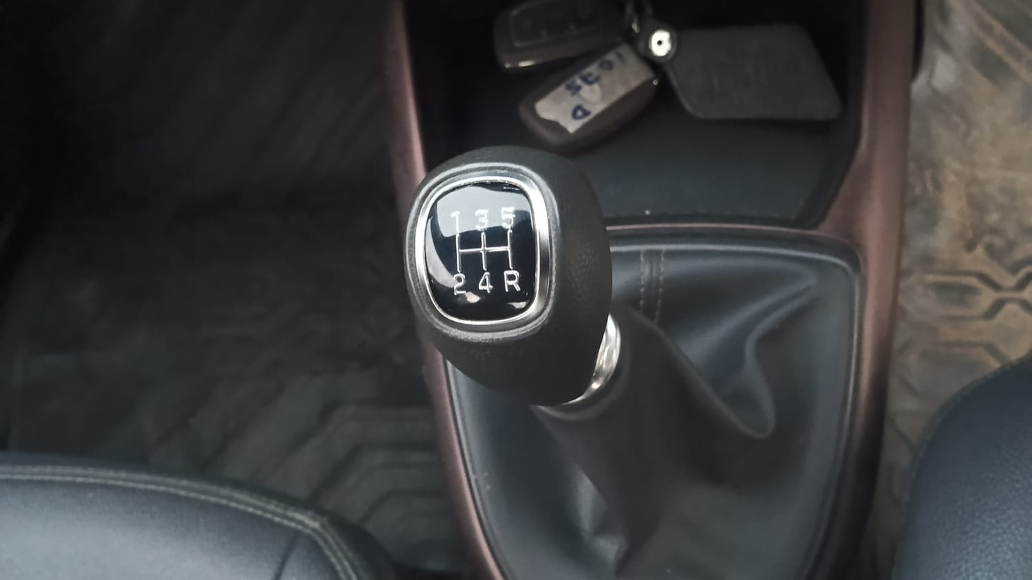 Used 2020 Hyundai Aura SX 1.2 Petrol Petrol Manual interior GEAR  KNOB VIEW