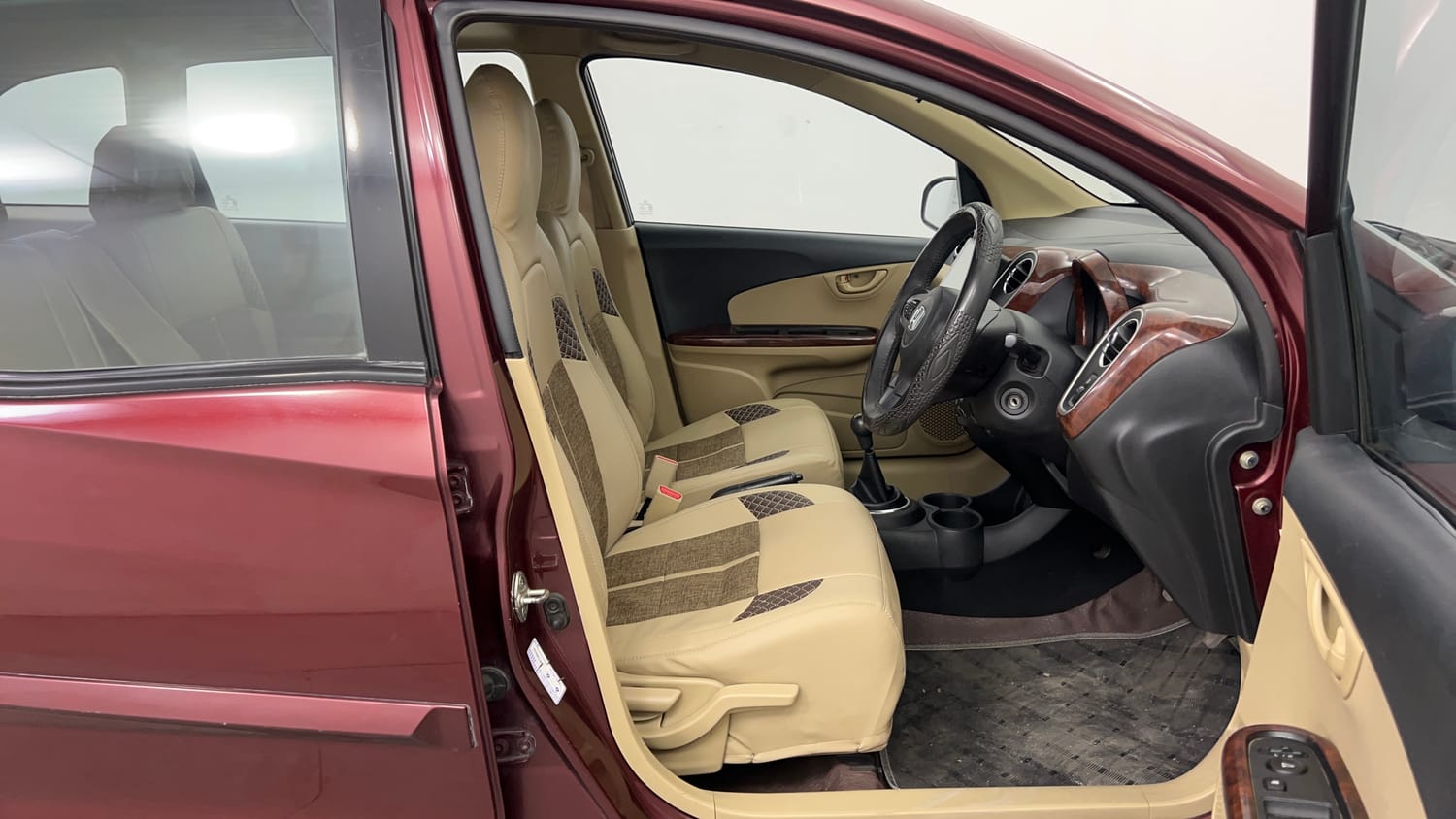 Used 2014 Honda Mobilio V (O) Petrol Petrol Manual interior RIGHT SIDE FRONT DOOR CABIN VIEW