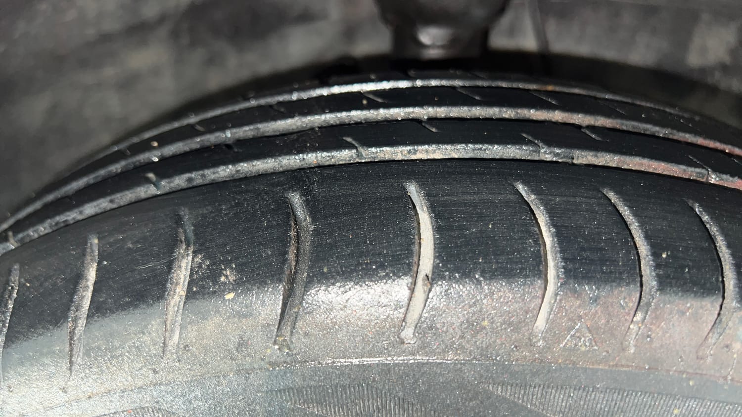 Used 2013 Hyundai i10 Magna 1.1 iRDE2 Petrol Manual tyres RIGHT FRONT TYRE TREAD VIEW