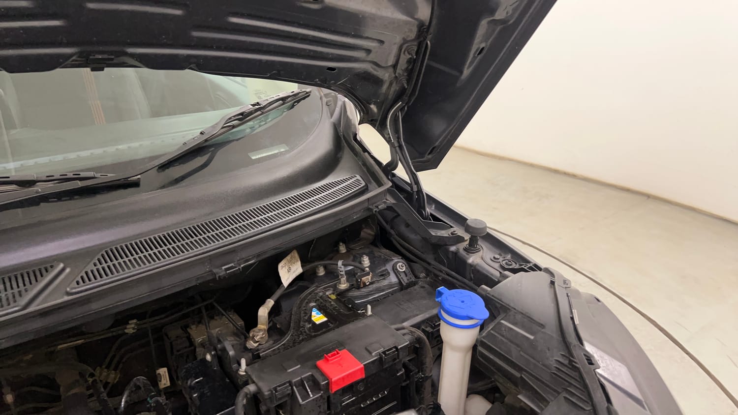 Used 2021 Ford EcoSport S MT 1.5 Ti-VCT Petrol Manual engine ENGINE LEFT SIDE HINGE & APRON VIEW
