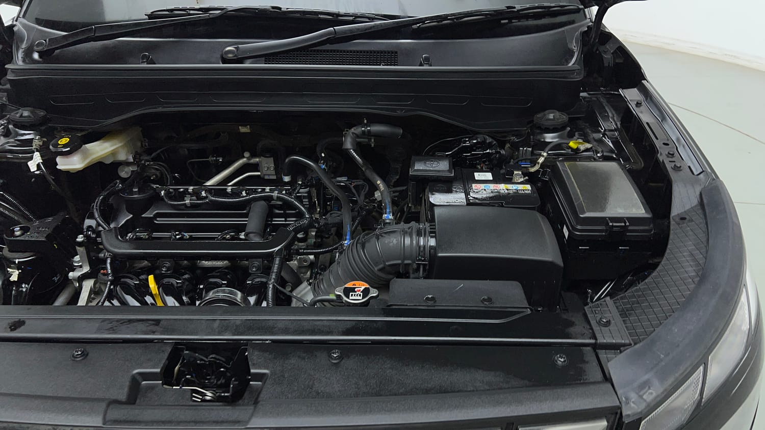 Used 2025 Hyundai Venue S Plus 1.2 Petrol MT Petrol Manual engine ENGINE LEFT SIDE VIEW