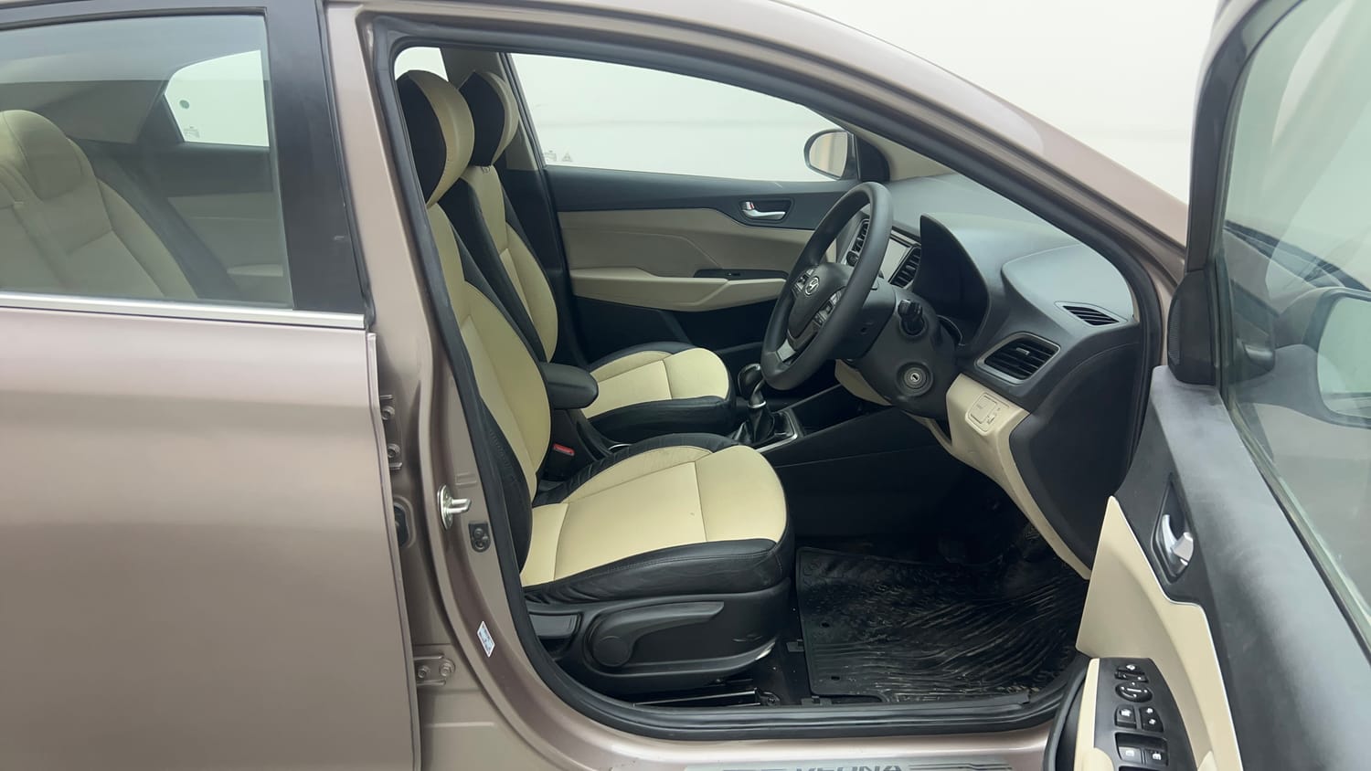 Used 2017 Hyundai Verna SX 1.6 VTVT Petrol Manual interior RIGHT SIDE FRONT DOOR CABIN VIEW
