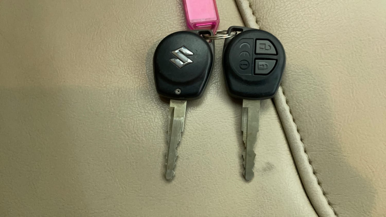 Used 2018 Maruti Suzuki Dzire VXi Petrol Automatic extra CAR KEY VIEW
