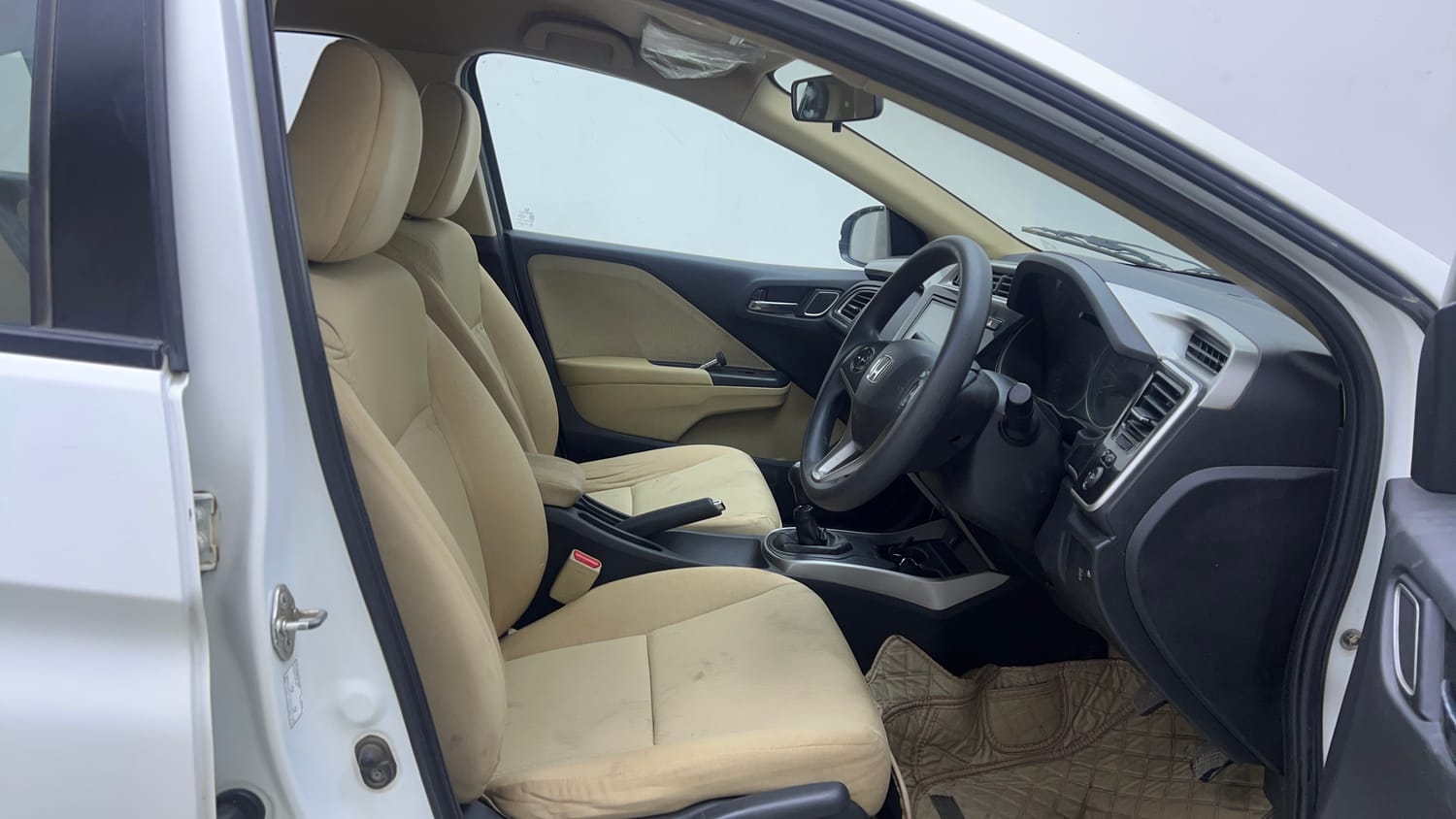 Used 2017 Honda City V Diesel Diesel Manual interior RIGHT SIDE FRONT DOOR CABIN VIEW